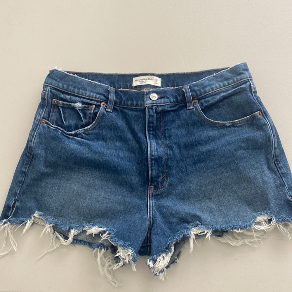 Abercrombie & Fitch The Mom Short High Rise
